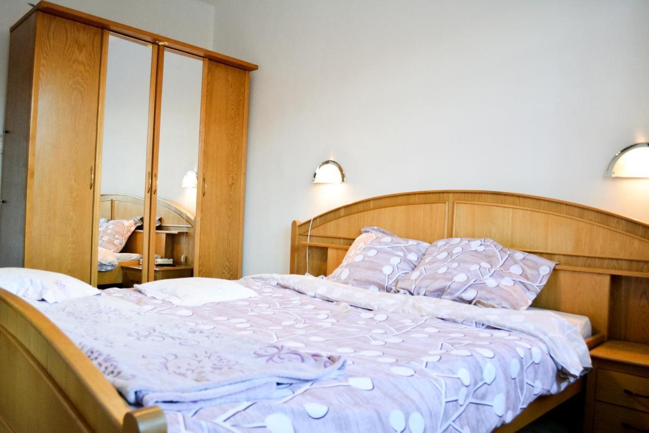 Grandpa'S Hidden Crib, 6 Bedroom, Pet Friendly Sinaia Eksteriør bilde